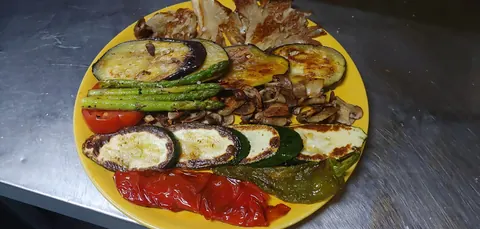 Parrillada de verduras a la plancha de la cocina asturiana de El Gallu