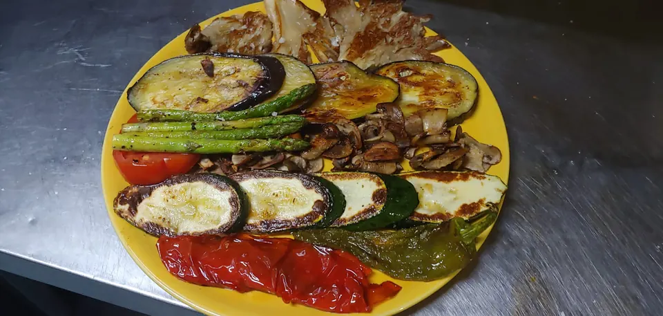 Parrillada de verduras a la plancha de la carta de Sidrería El Gallu